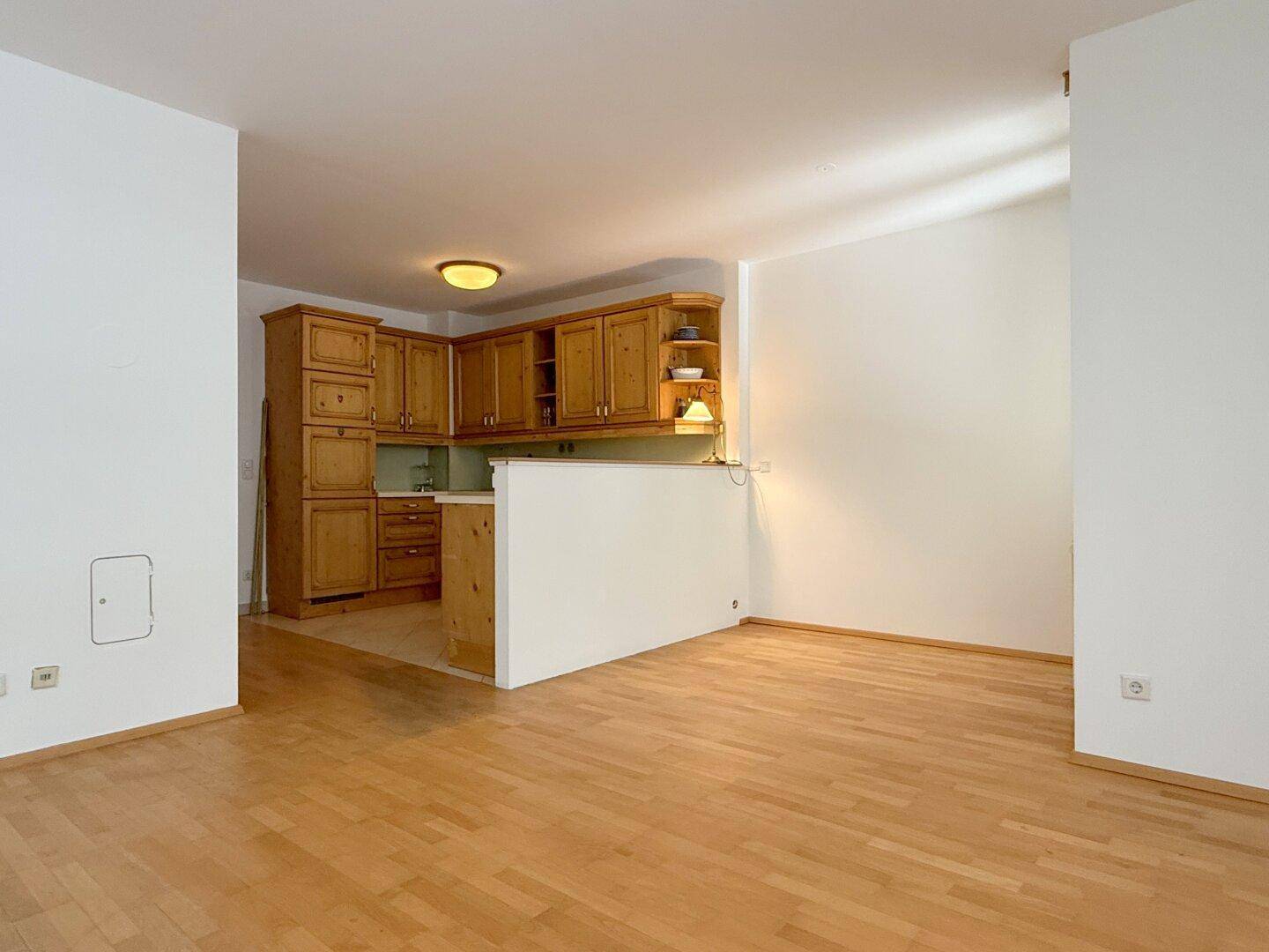 Wohnzimmer zu Küche