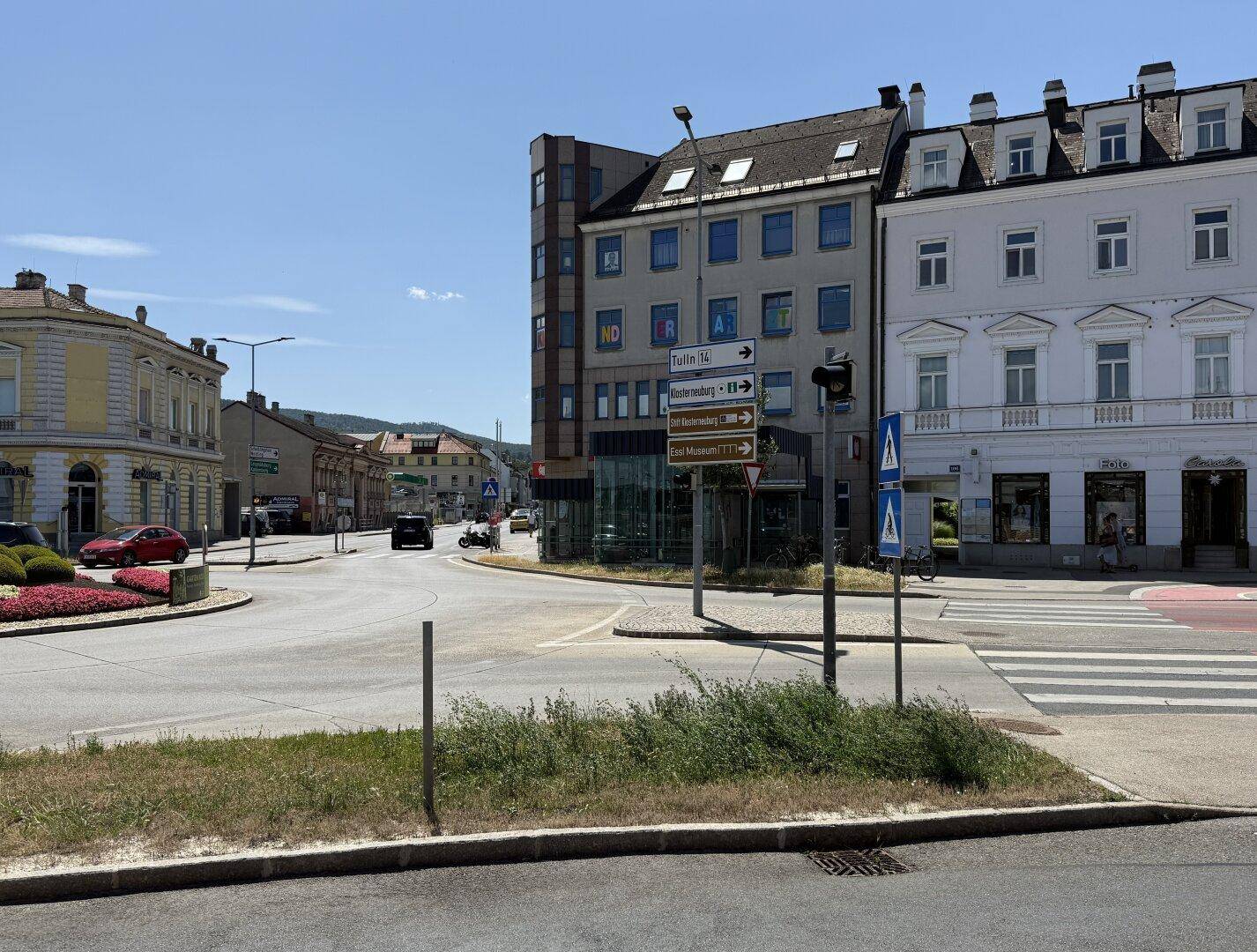 Zugang vom Bahnhof