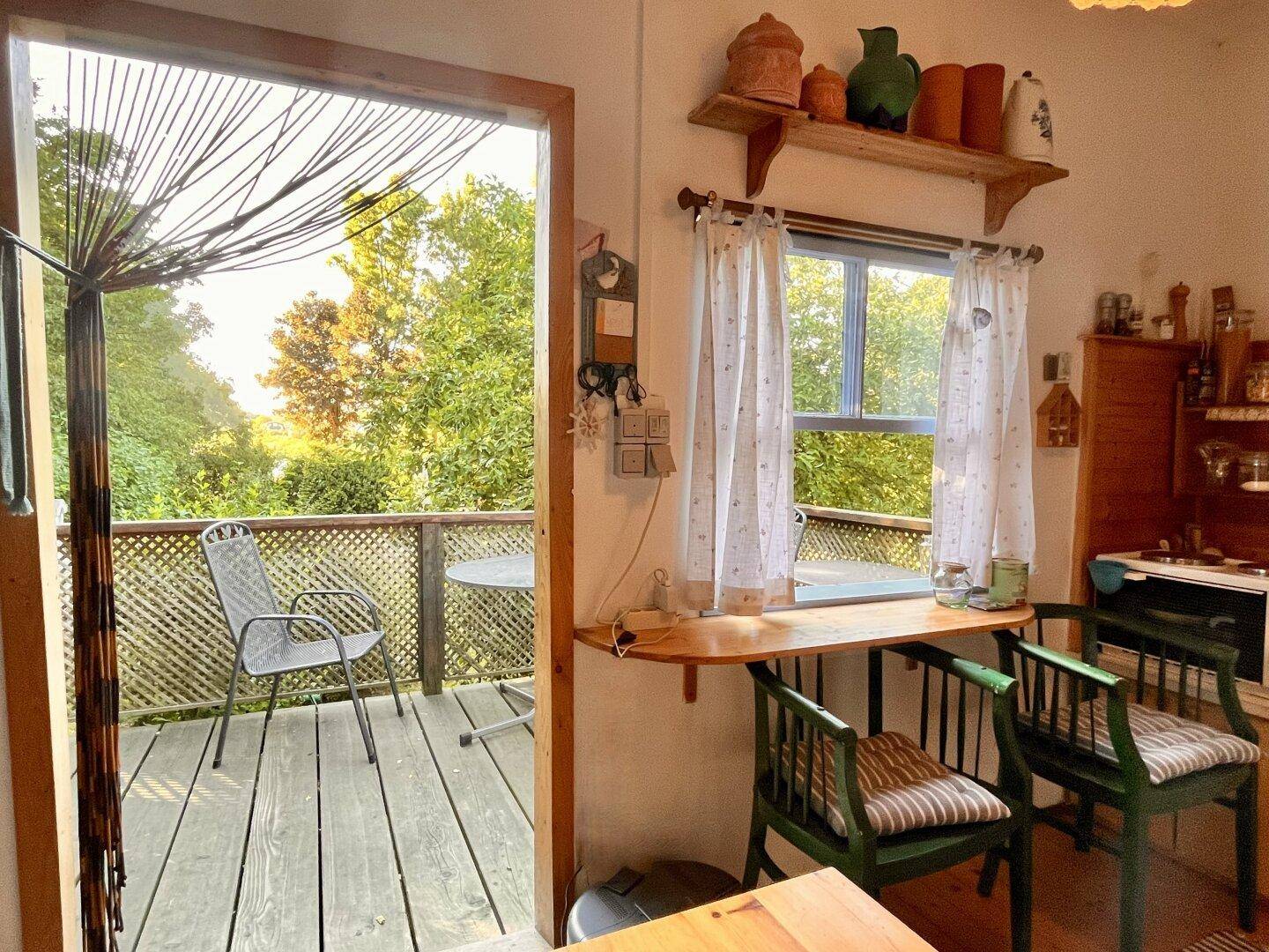 Blick von der Küche in den Garten