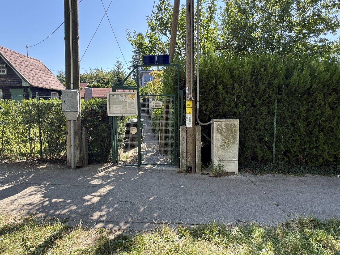Zugang von der Straße