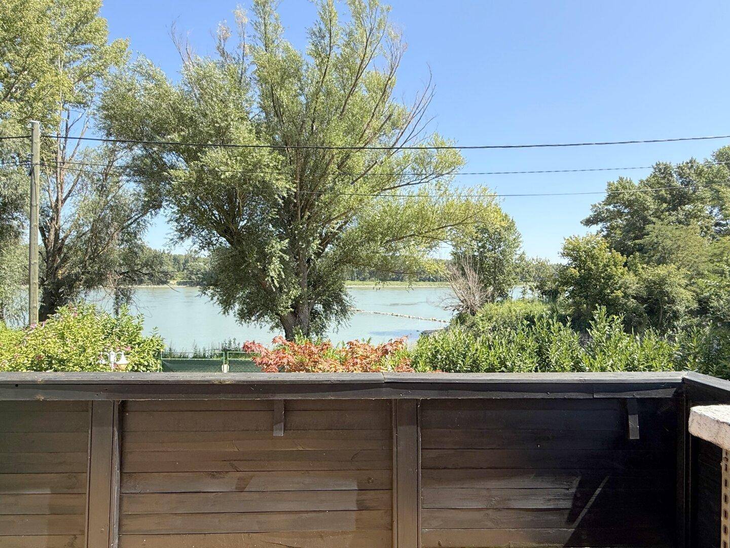 Blick vom Balkon auf die Donau