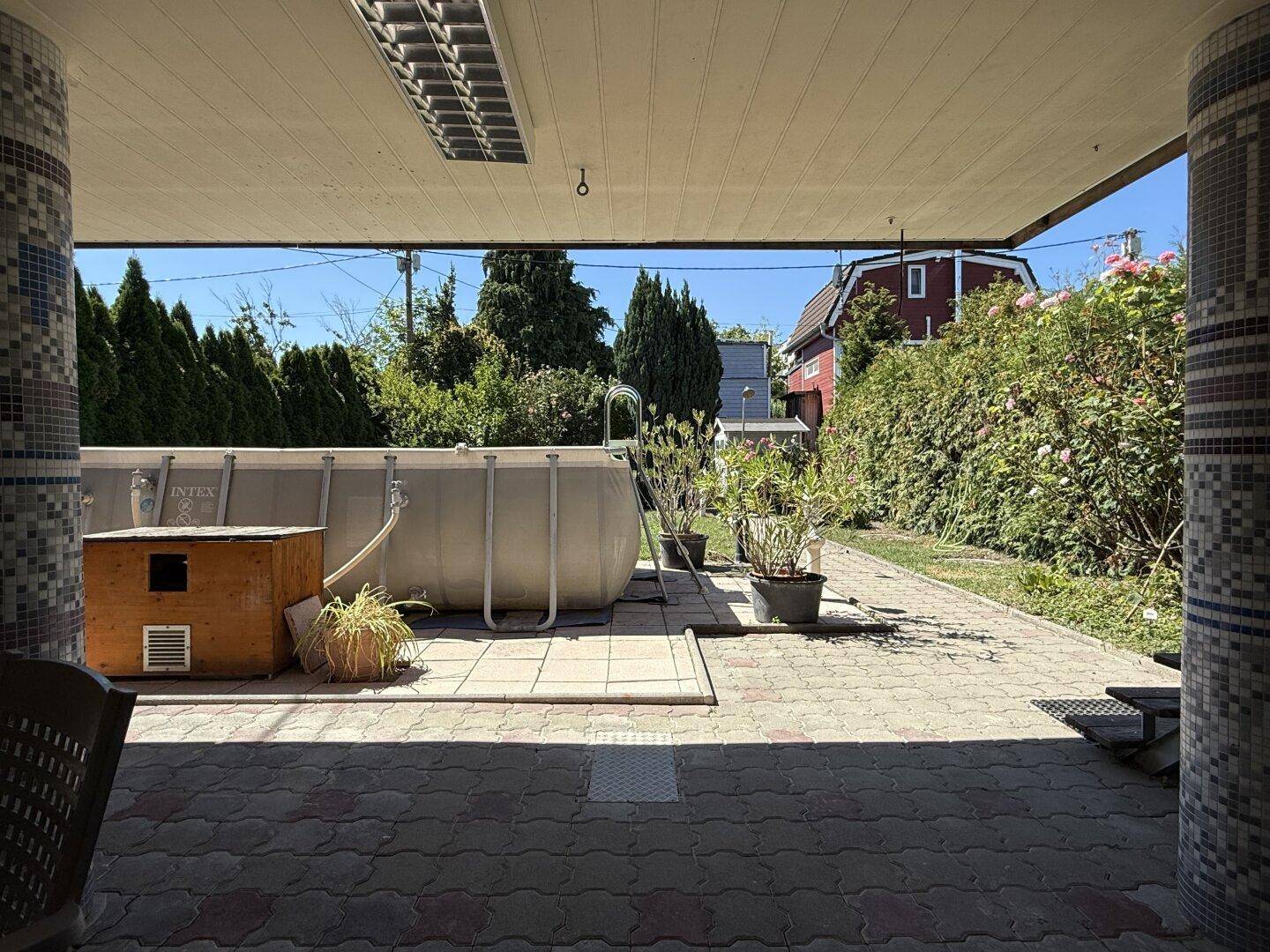 Terrasse und Pool