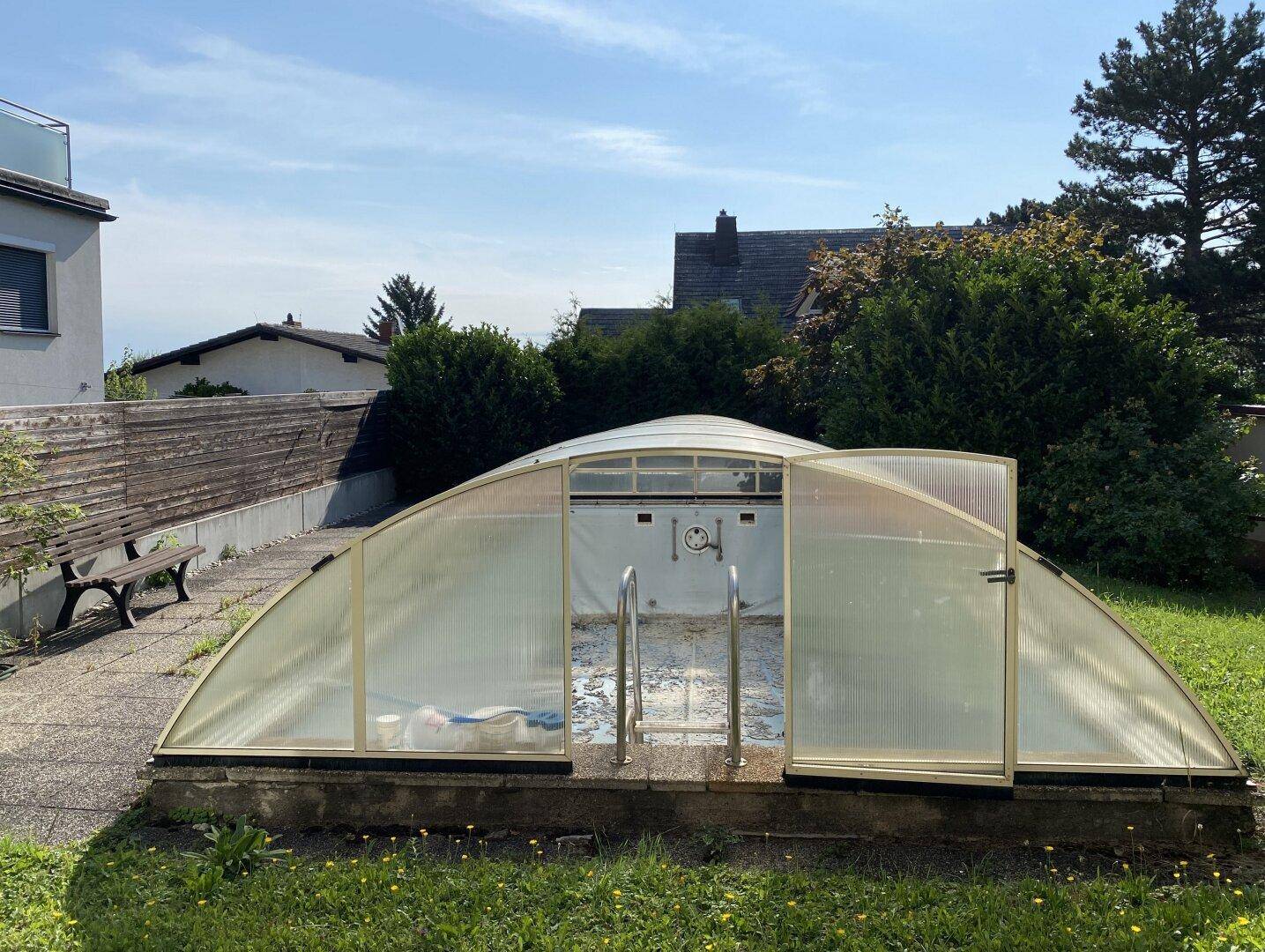 Vorgarten mit Pool