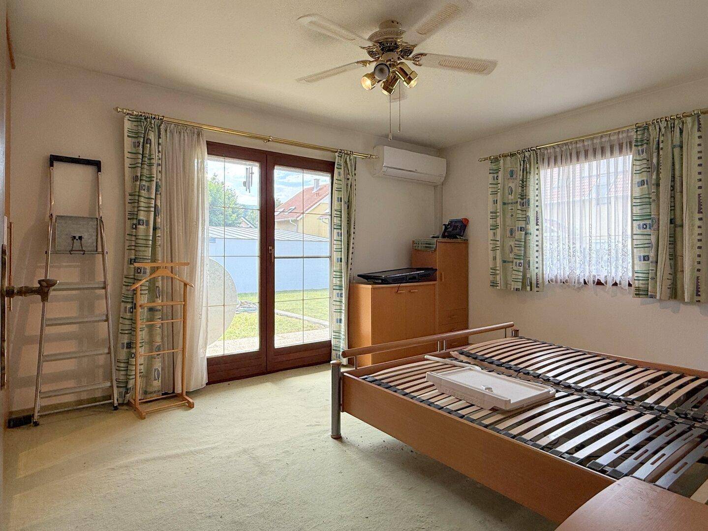 Schlafzimmer mit Terrassenzugang