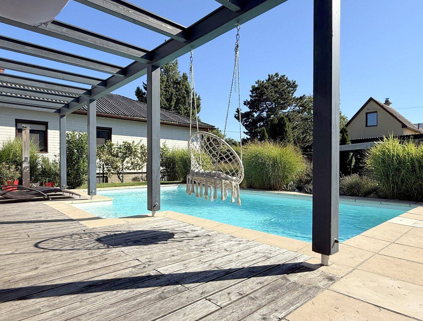 Terrasse mit Pool