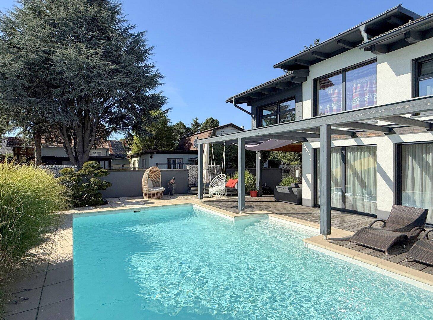 Terrasse mit Pool