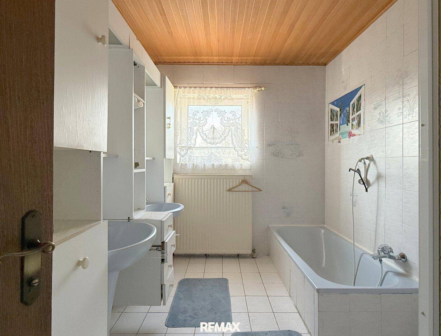 Großzügiges Zweifamilienhaus mit viel Potenzial auf 660 m² Grundstück! - Mynd 6