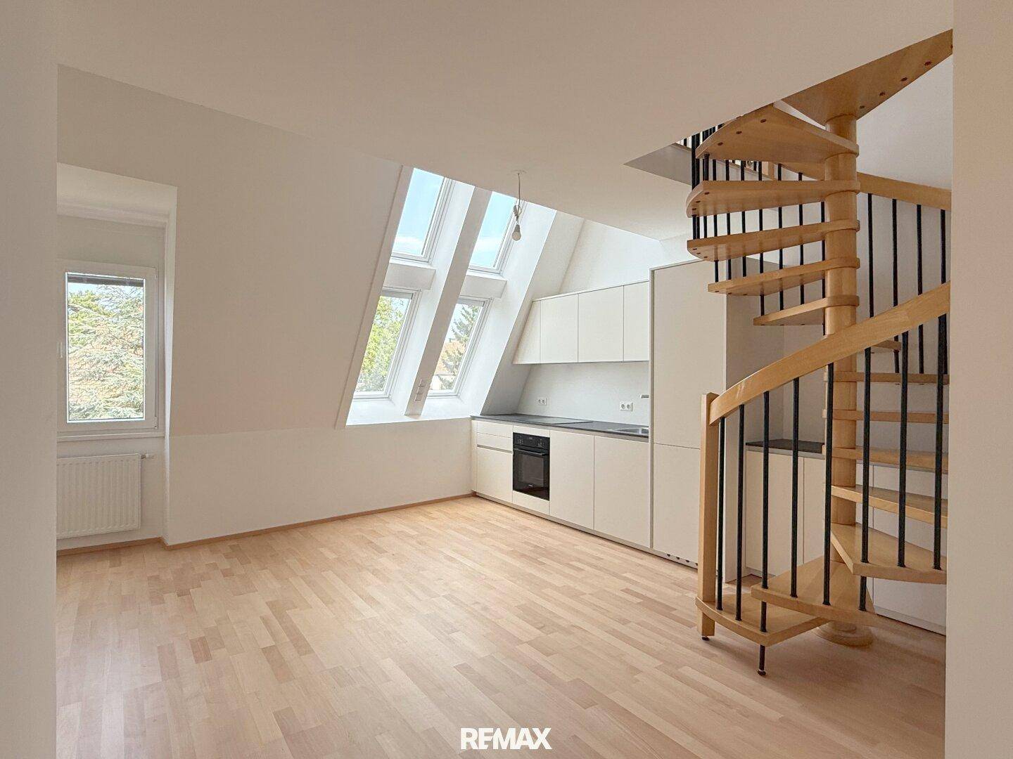 1. DG - Wohnzimmer mit offener Küche