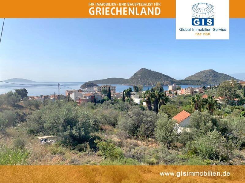Weitläufiger Ausblick auf das Ägäische Meer und die umliegende hügelige Landschaft mit mediterraner Vegetation.