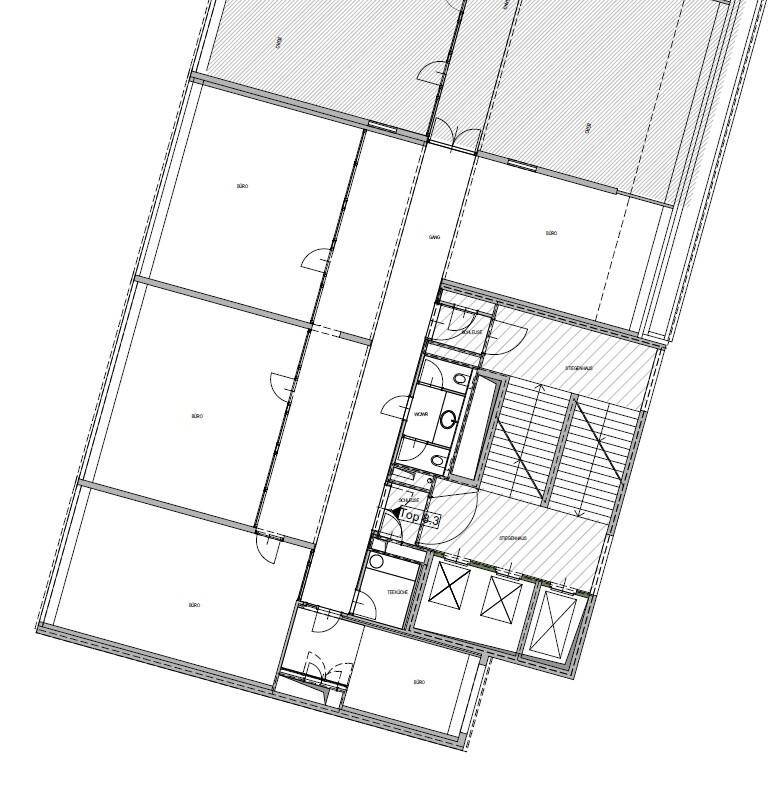 Grundriss einer Etage mit mehreren Räumen, Bädern und einem Treppenhaus, der eine funktionale Aufteilung zeigt.