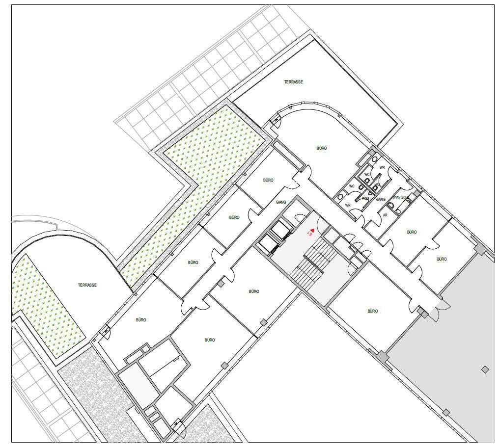 Detaillierter Grundriss mit mehreren Büroräumen, Fluren, Sanitärbereichen und zwei Terrassen.