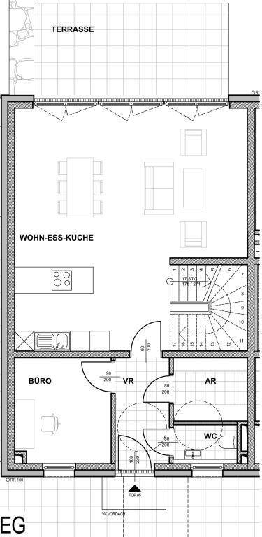 Grundriss des Erdgeschosses mit offener Wohn-Ess-Küche, Büro und Terrasse.