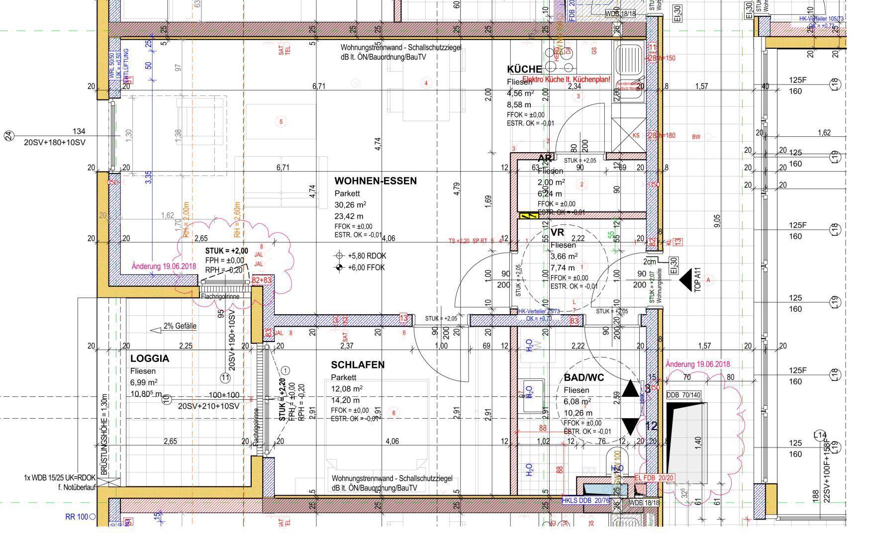 Detaillierter Grundriss einer Wohnung mit Maßen und Raumaufteilung, inklusive Loggia.