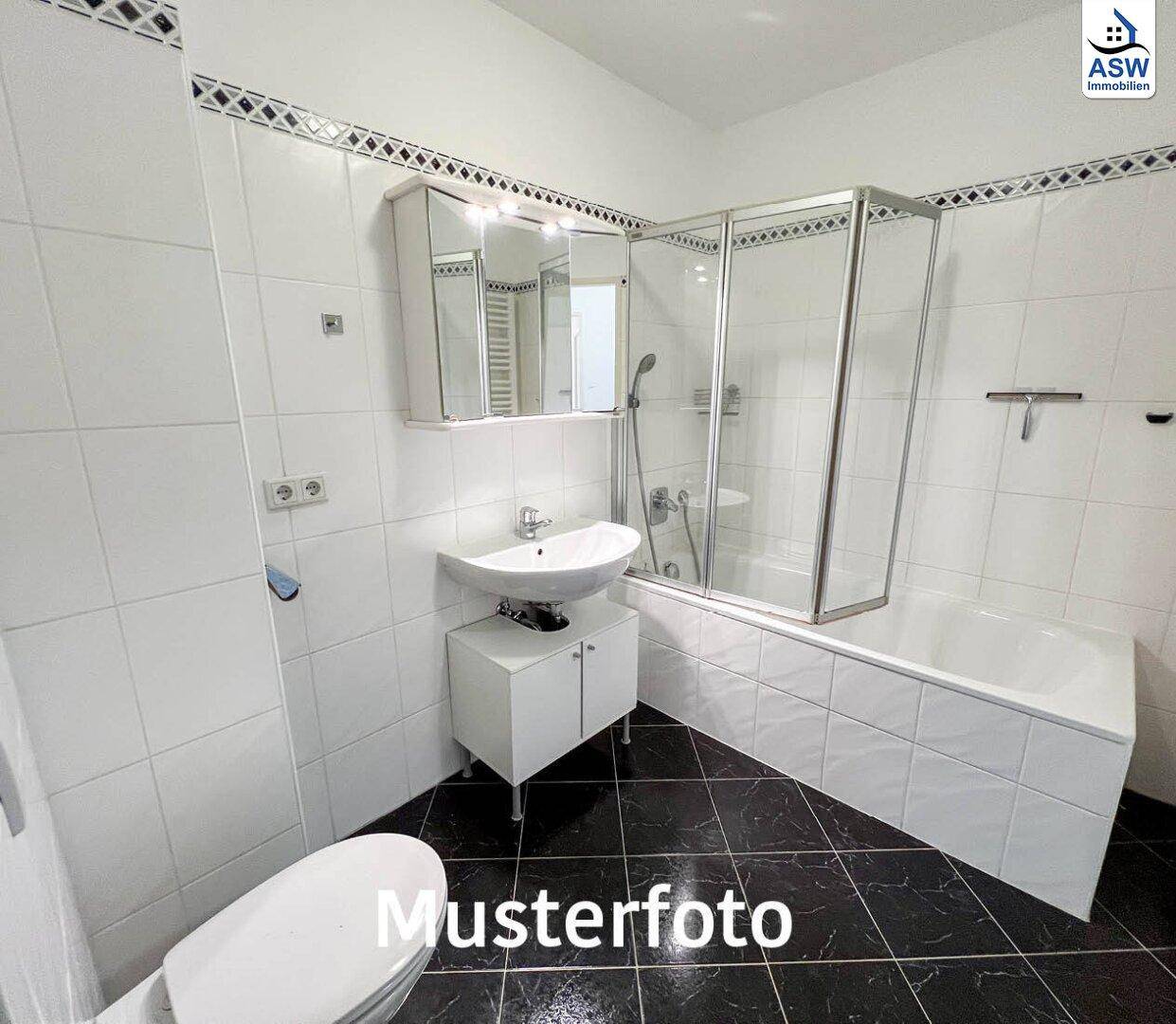 Schöne 3-Zimmerwohnung mit Terrasse in einem zentral gelegenen Wohnhaus (befristet vermietet) mit Potential - Ansicht 3