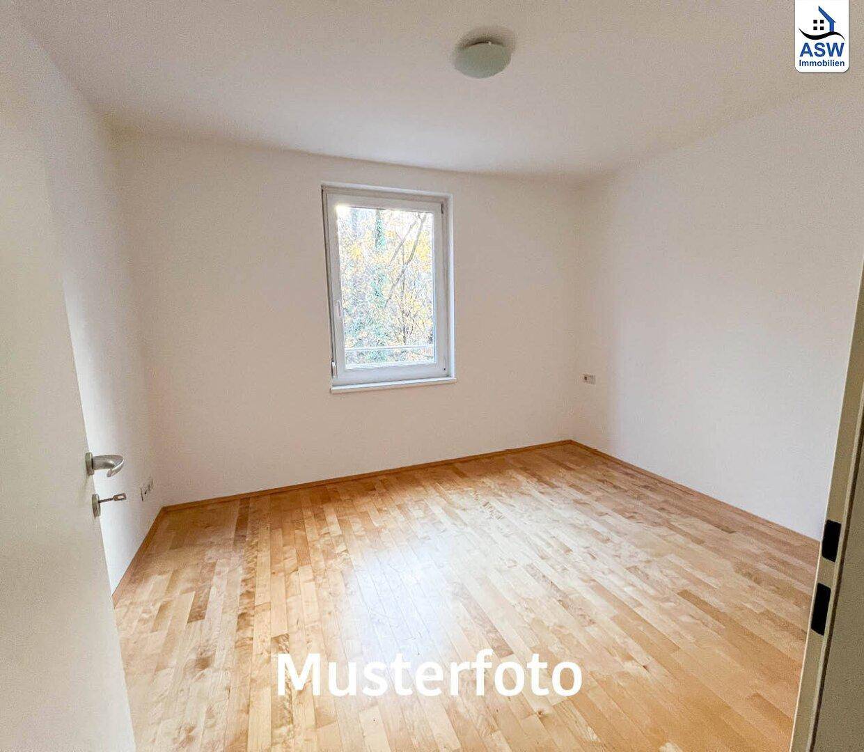 Schöne 3-Zimmerwohnung mit Terrasse in einem zentral gelegenen Wohnhaus (befristet vermietet) mit Potential - Ansicht 4