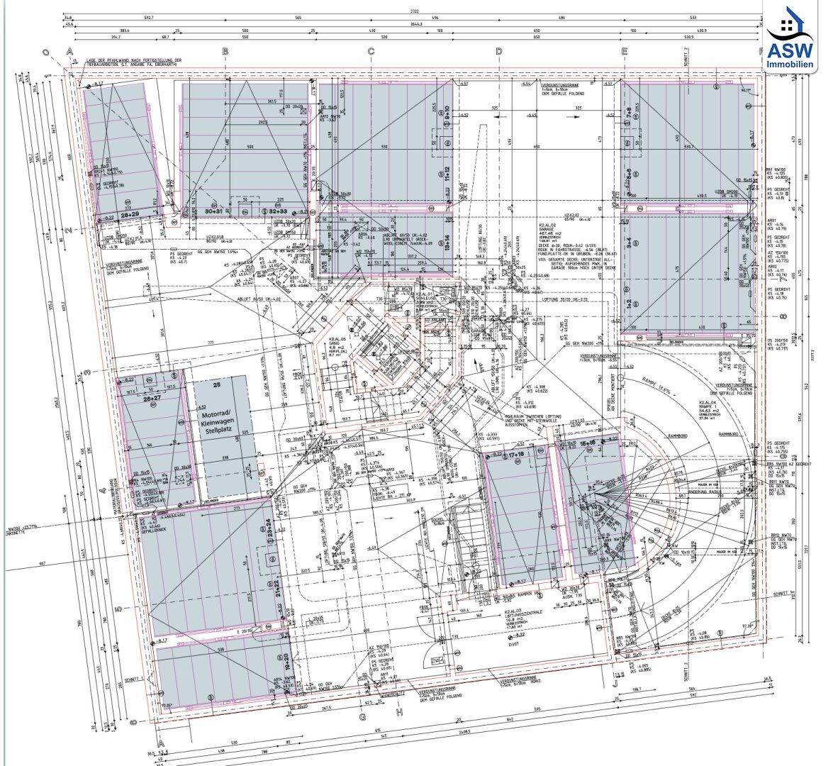 Detaillierter Grundrissplan eines Gebäudes mit Tiefgaragenstellplätzen und verschiedenen Bereichen.