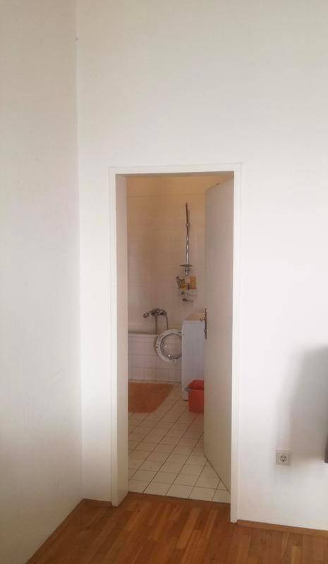 Blick zum Badezimmer