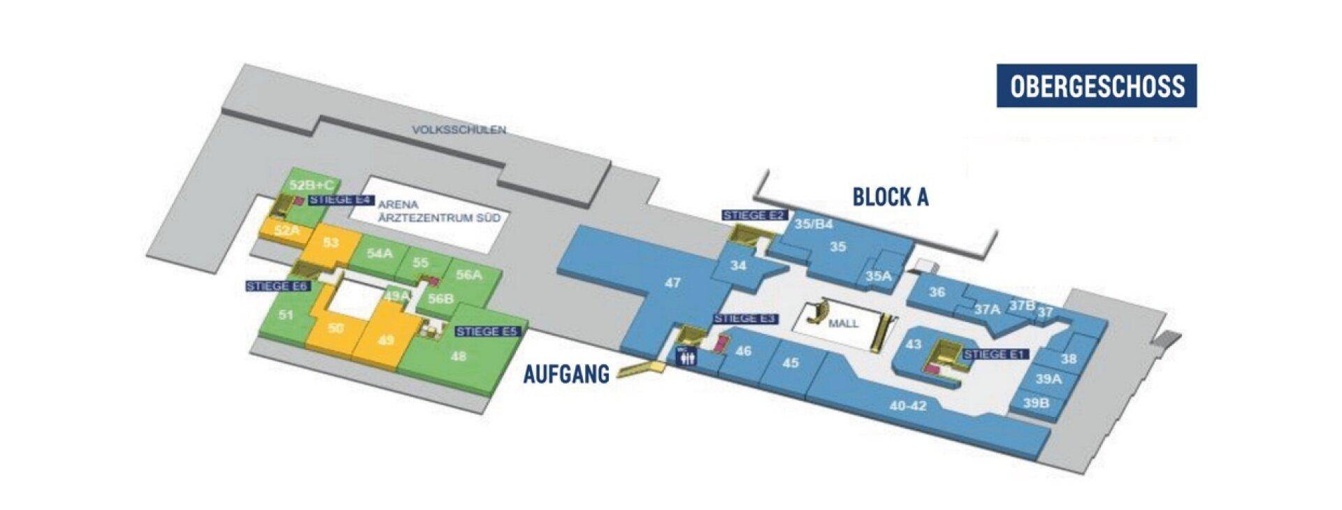 Grundriss des Obergeschosses mit verschiedenen Blöcken und Bereichen, inklusive Aufgang und Sanitäranlagen.