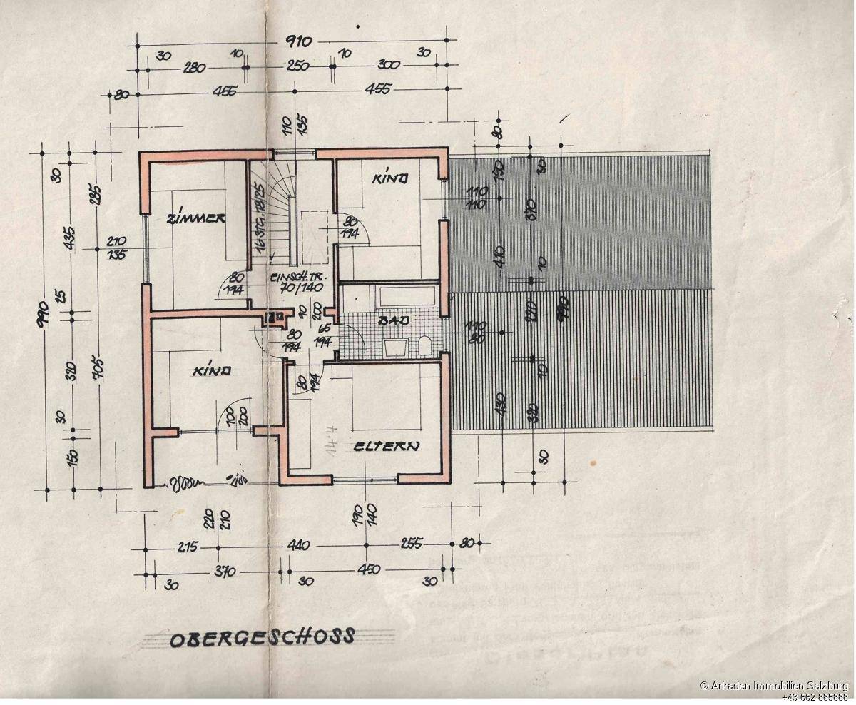 Grundriss des Obergeschosses mit mehreren Schlafzimmern und einem Badezimmer.