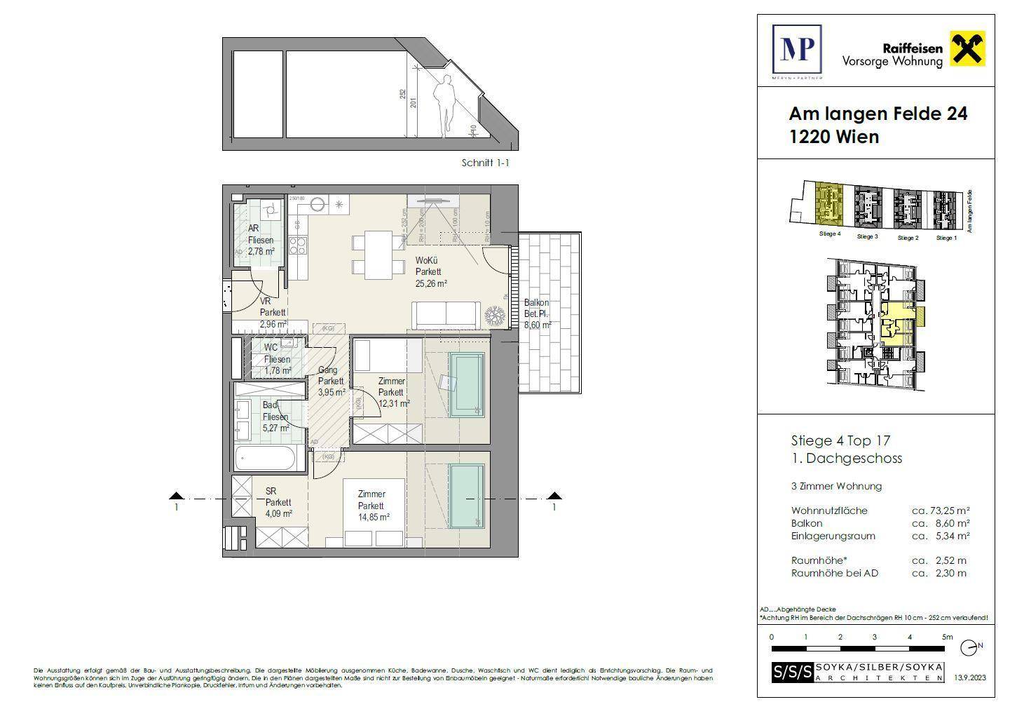 Grundriss einer Dachgeschosswohnung mit drei Zimmern, Balkon und Schrägschnitten.