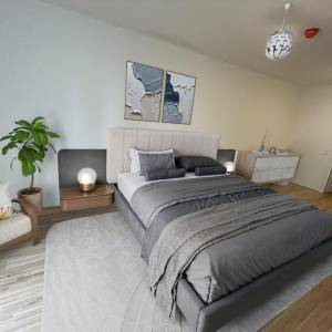 Modernes Schlafzimmer mit Doppelbett, stilvoller Dekoration und heller Farbgestaltung.