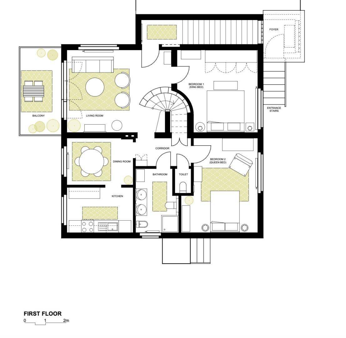 Grundriss des ersten Obergeschosses mit Wohnzimmer, Esszimmer, Küche, zwei Schlafzimmern und Balkon.