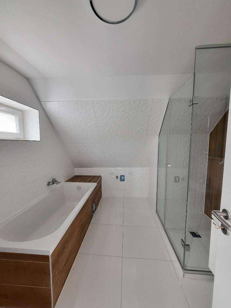 Großzügiges 5 Zimmer Haus mit Swimming Pool, Dachterrasse und Fernblick - Ansicht 6