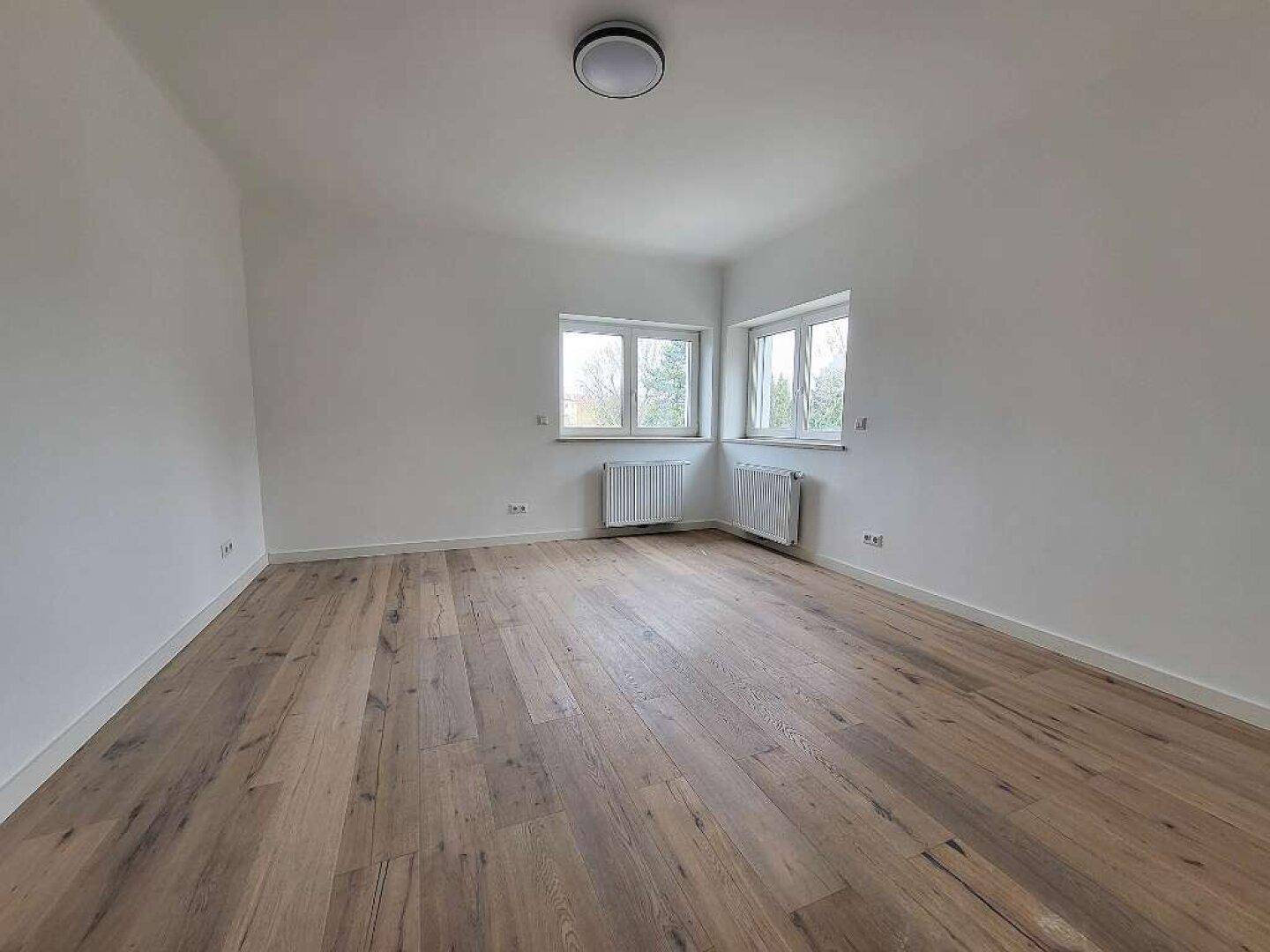 Großzügiges 5 Zimmer Haus mit Swimming Pool, Dachterrasse und Fernblick - Ansicht 5