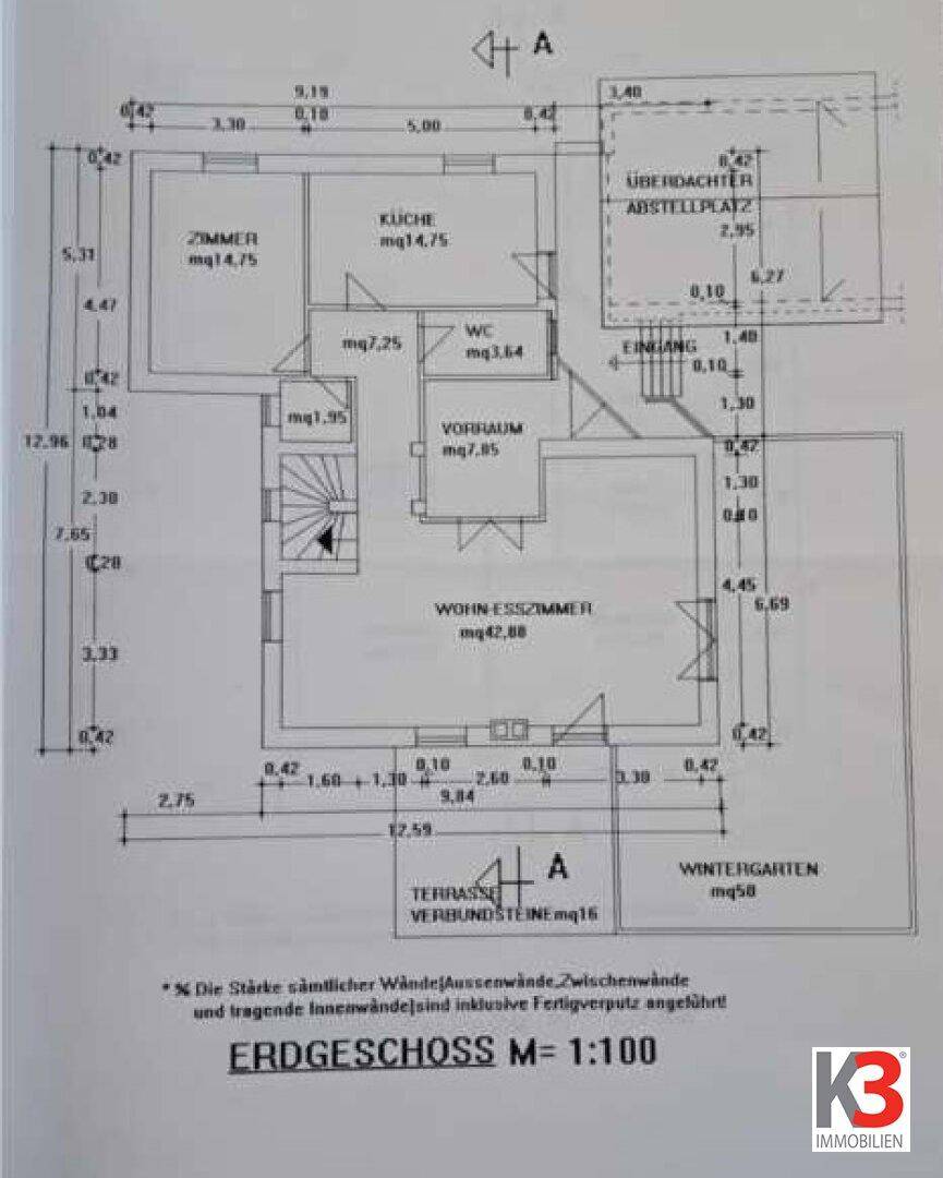 Grundriss des Erdgeschosses mit Wohn-Esszimmer, Küche, Zimmer, WC, Wintergarten und Terrasse.