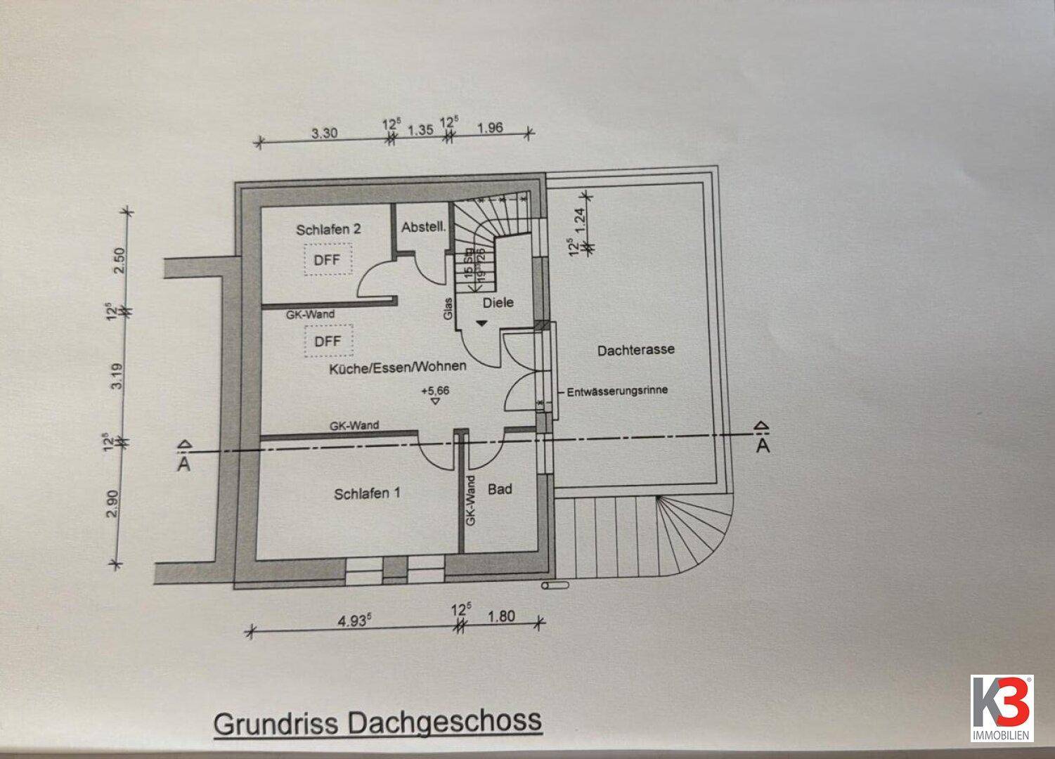 Grundriss des Dachgeschosses mit Schlafzimmern, Bad, Küche und Dachterrasse.