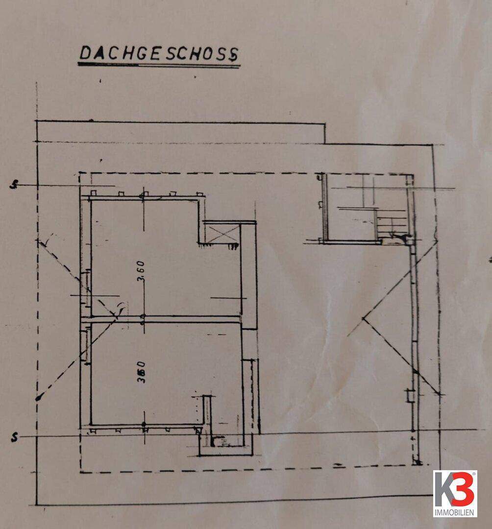 Grundriss des Dachgeschosses mit schrägen Wänden und zwei Zimmern, ideal für individuelle Nutzung.