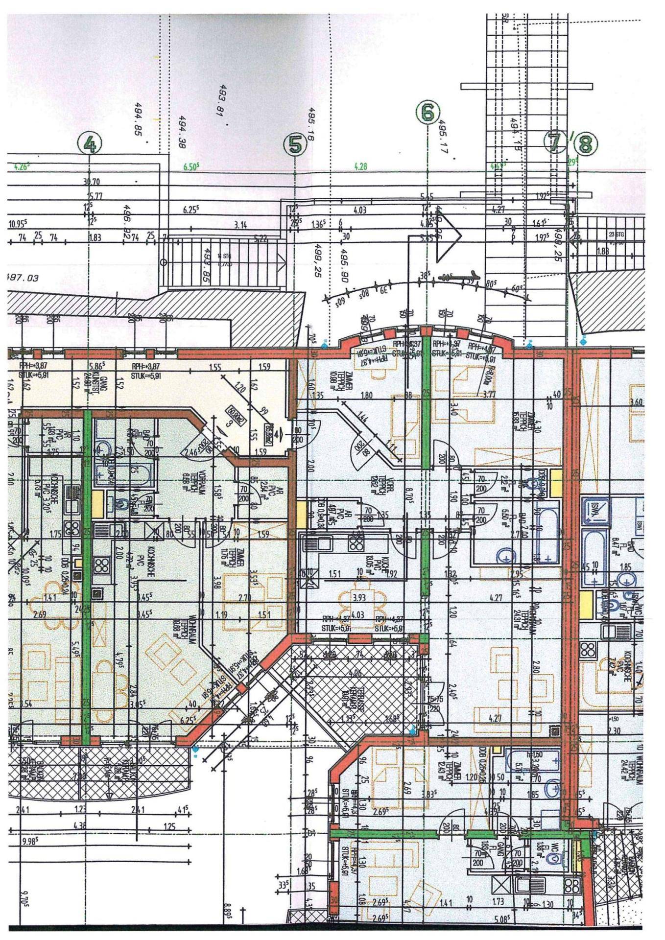 Detaillierter Grundriss mit mehreren Wohneinheiten, Bädern, Schlafzimmern und Balkonen.