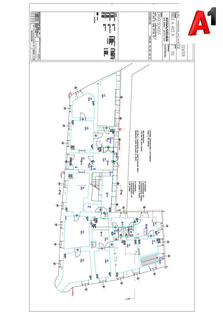 Grundrissplan des Erdgeschosses mit detaillierter Raumaufteilung und verschiedenen Bereichen.