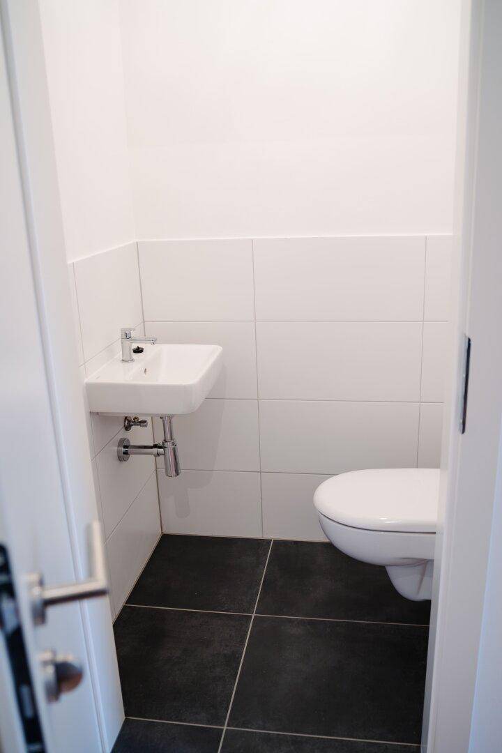 Gäste WC mit Waschbecken