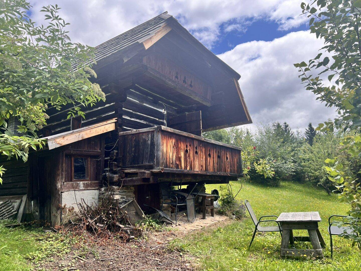 Historischer Kärntner "Troadkasten" mit "Keuschn" in idyllischer Lage - Mehr