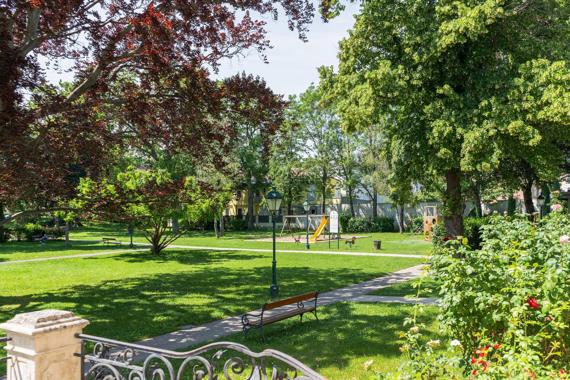 Spielplatz - Schlösschen an der Weide