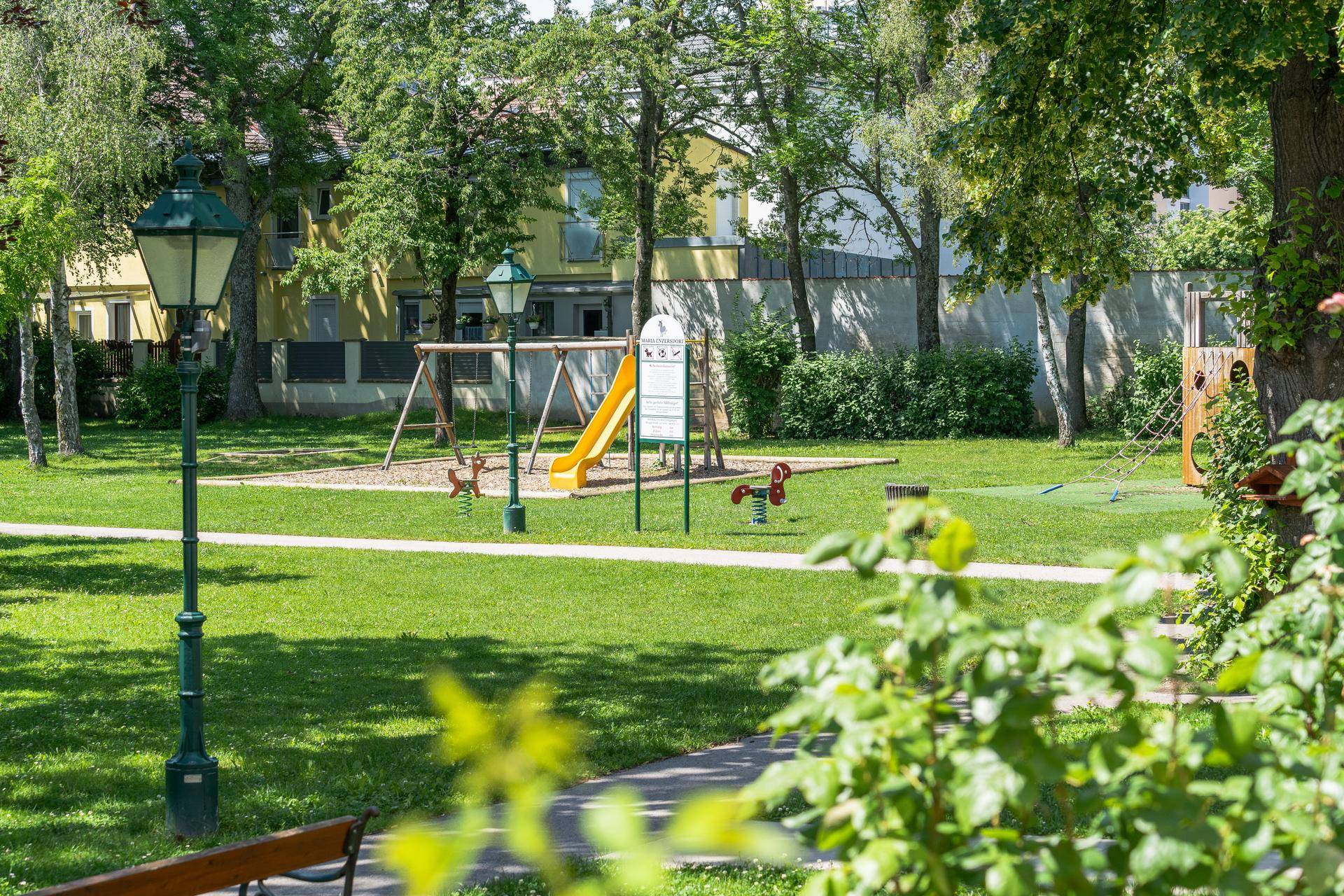 Spielplatz - Schlösschen an der Weide