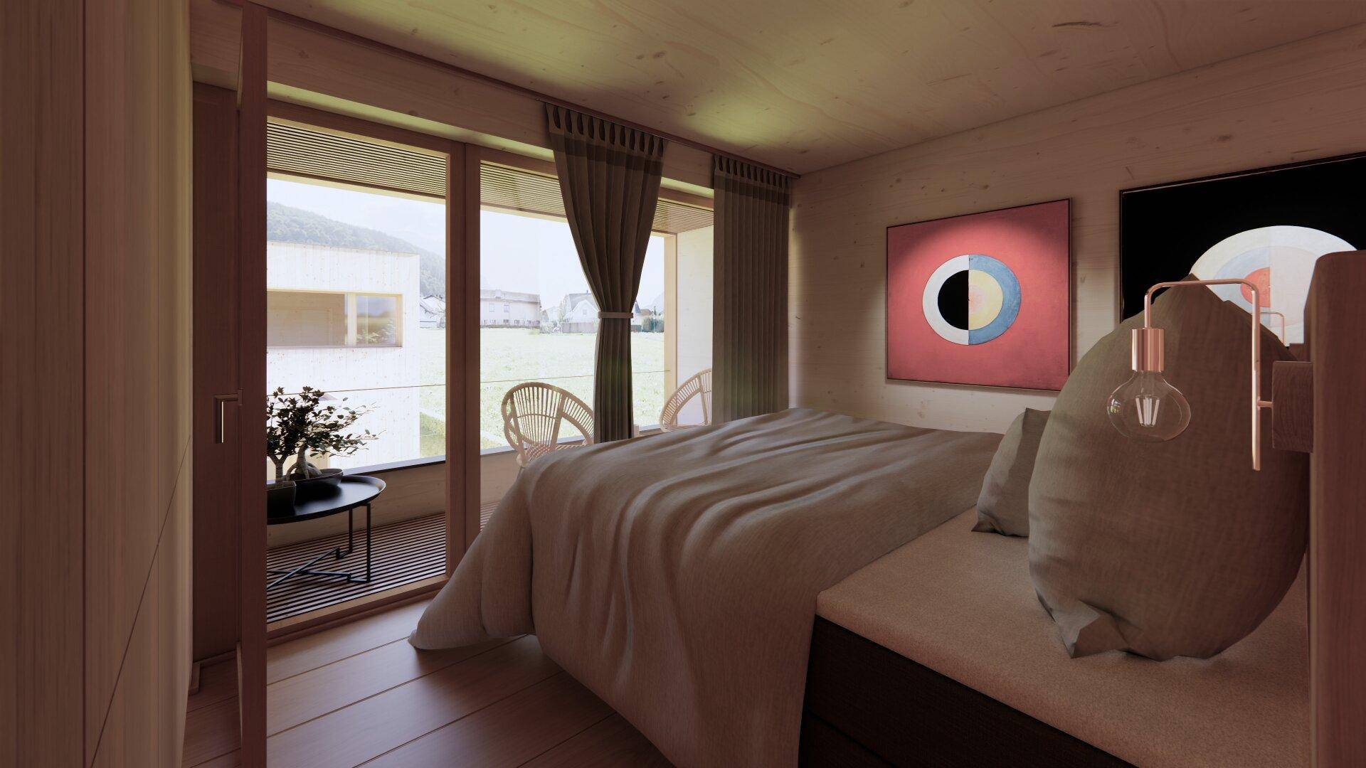 Gemütliches Schlafzimmer mit Holzboden, großem Bett und Zugang zu einem Balkon.