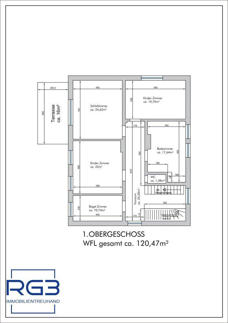Grundriss des 1. Obergeschosses mit Schlafzimmer, Kinderzimmern und Terrasse.