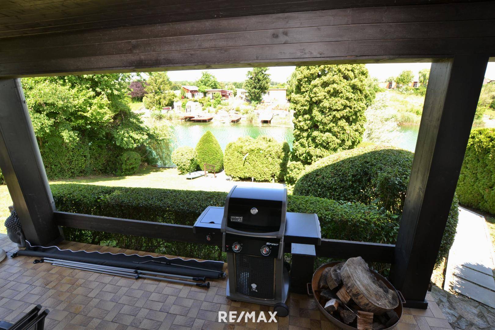 Terrasse mit Grillplatz