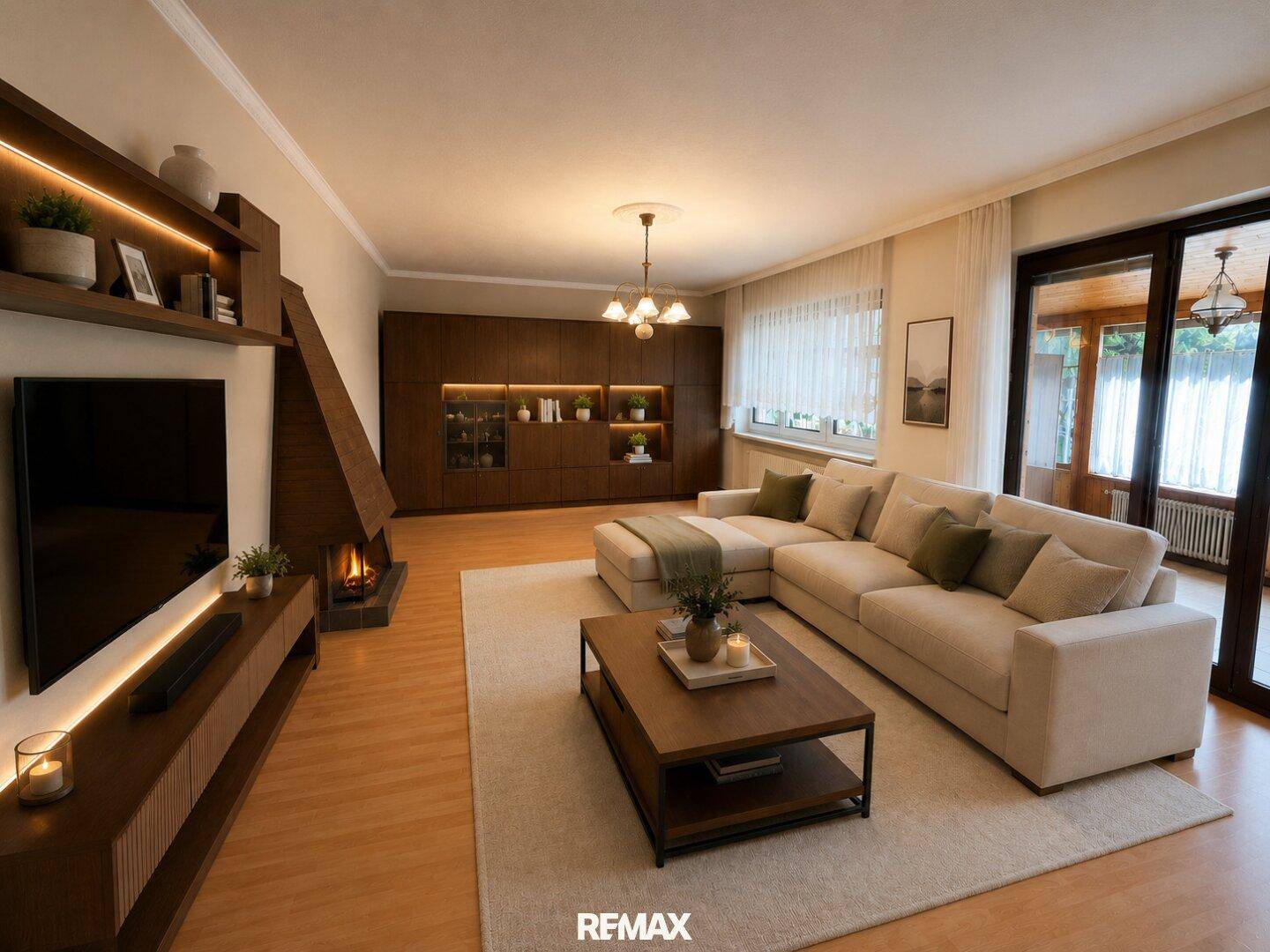 Modern eingerichtetes Wohnzimmer mit Kamin, Holzboden und Zugang zum Wintergarten.