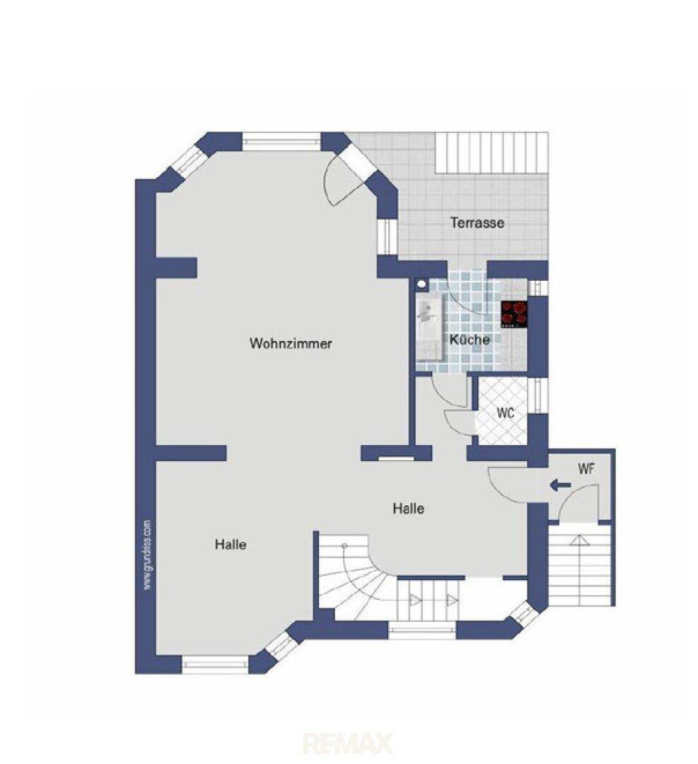 Grundriss des Erdgeschosses mit Wohnzimmer, Küche, WC und großer Terrasse.