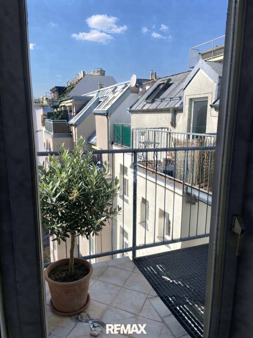 Privater Balkon (außerhalb der Wohnung, versperrbar)