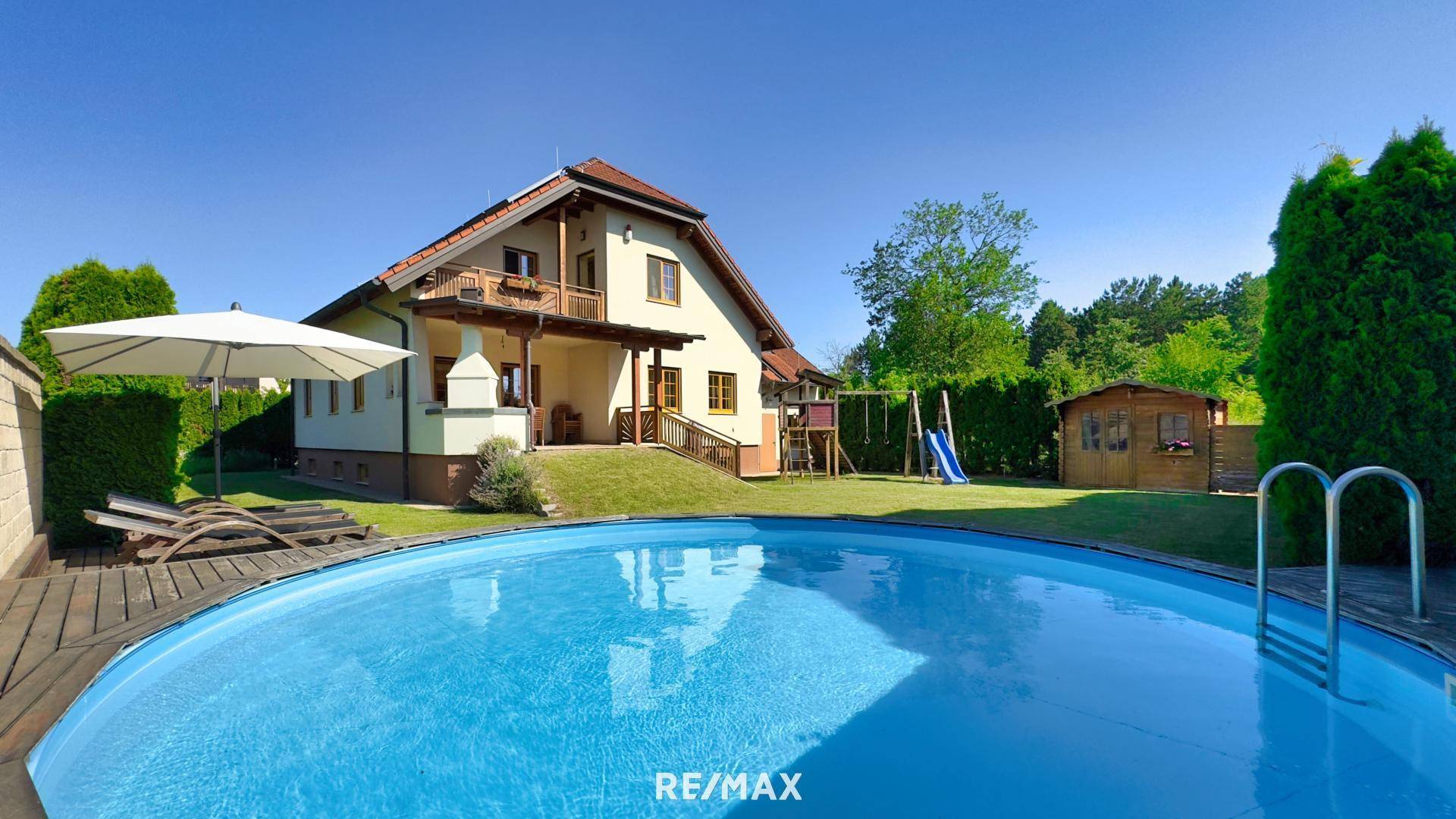 Haus und Pool