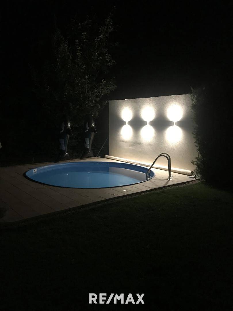 Pool bei Nacht