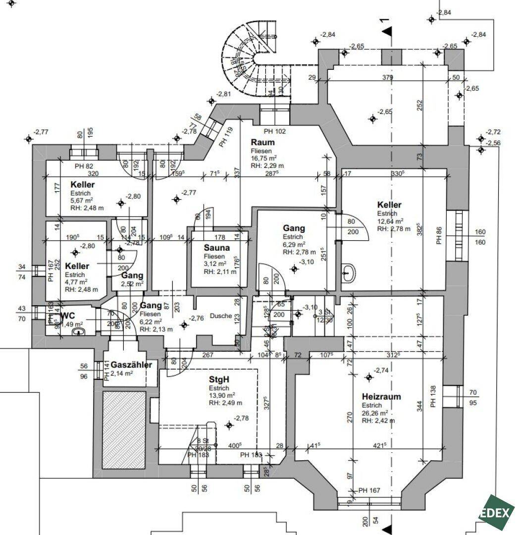 Grundriss des Kellergeschosses mit mehreren Kellerräumen, Sauna, Heizraum und WC.