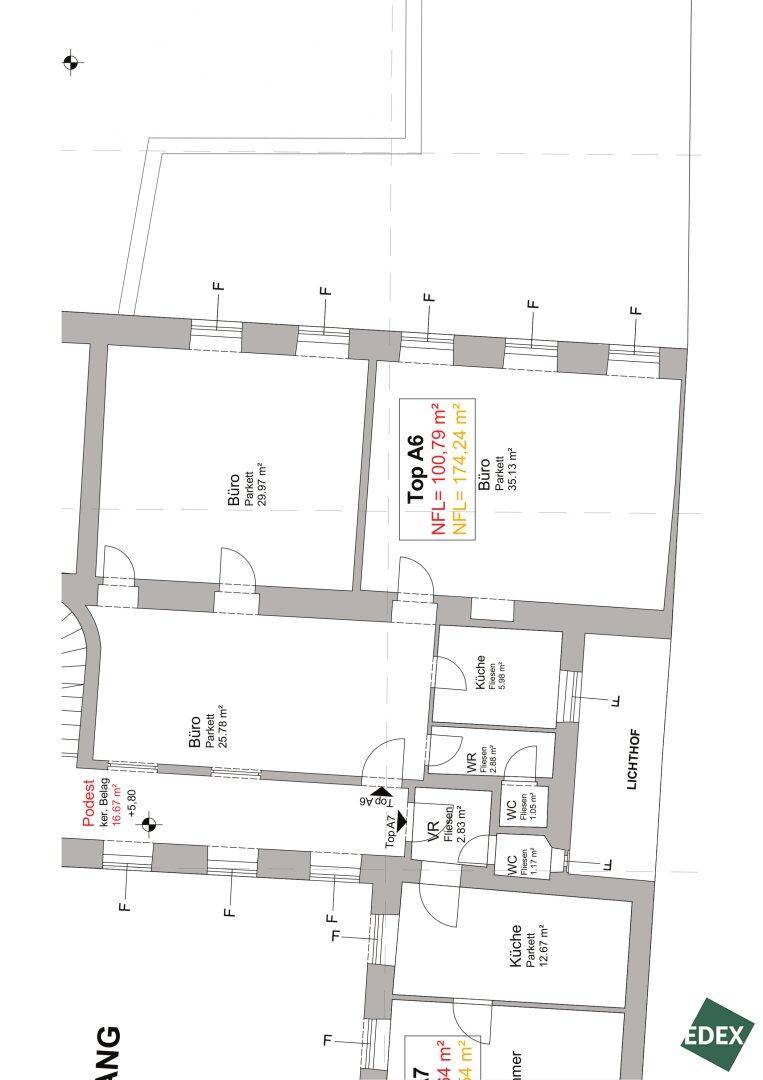 Detaillierter Grundriss einer Wohnung mit mehreren Büroräumen, Küchen und Bädern, inklusive Flächenangaben.