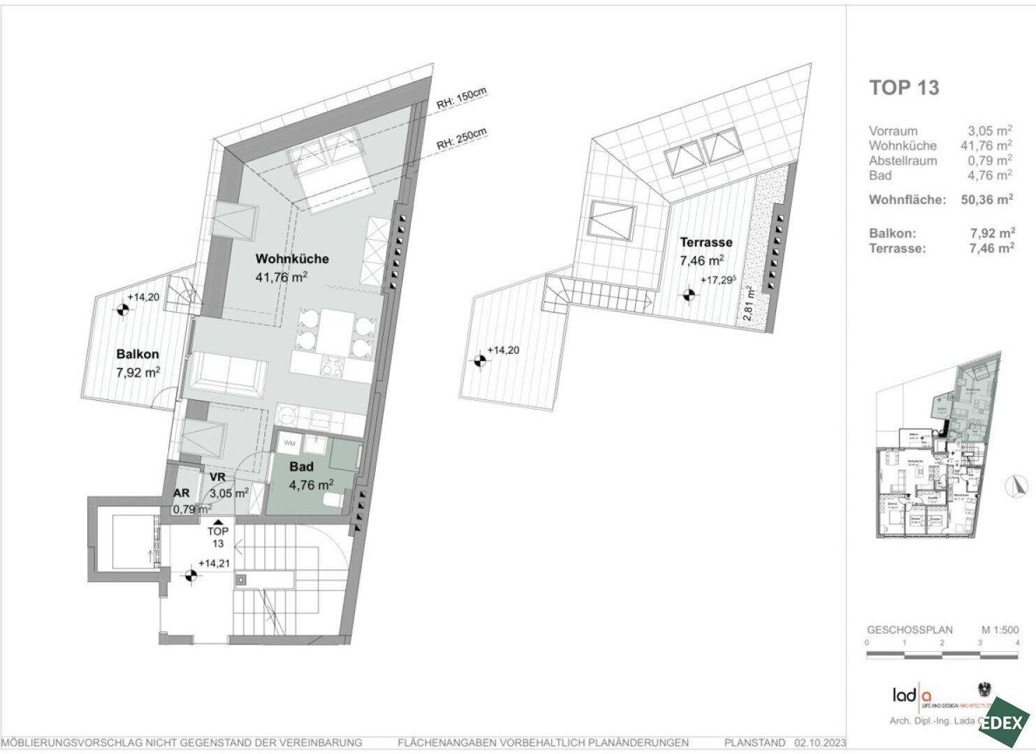 Detaillierter Grundriss einer Dachgeschosswohnung mit offener Wohnküche, Bad, Balkon und privater Dachterrasse.