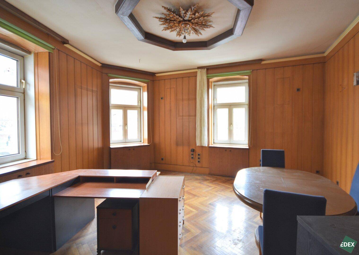 Sanierungsbedürftige 4-Zimmer-Altbauwohnung mit viel Charme - Ansicht 2