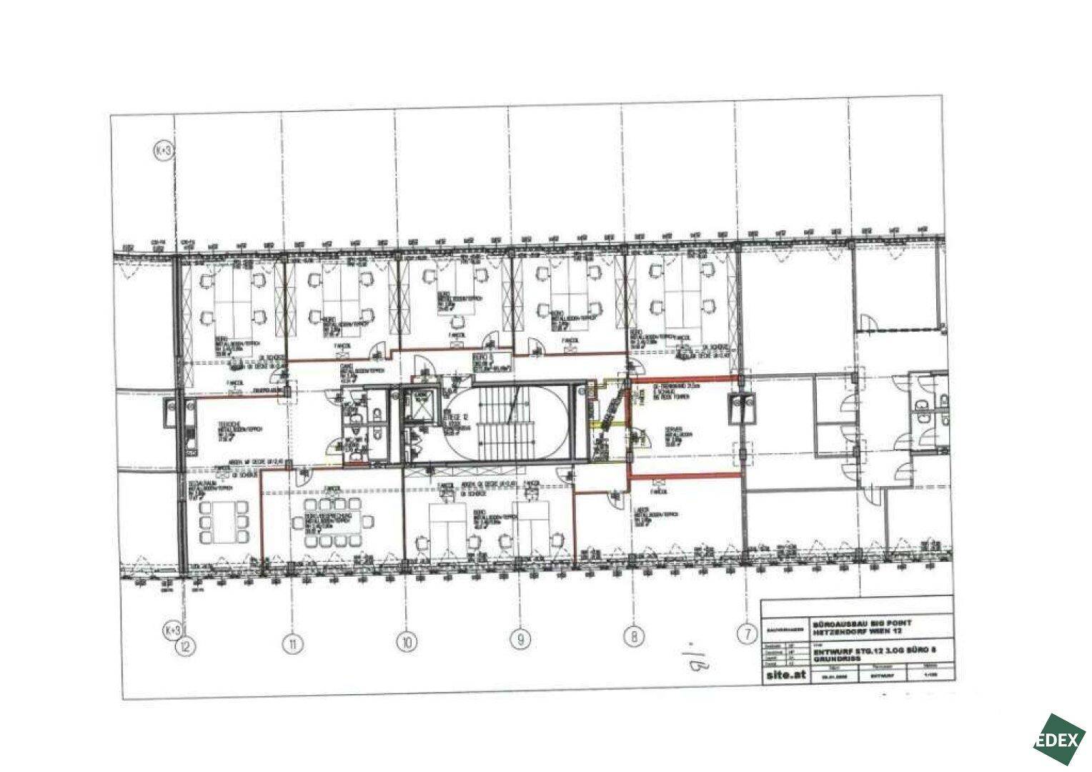 Detaillierter Grundriss eines Bürogebäudes mit mehreren Arbeitsbereichen und Treppenhaus.